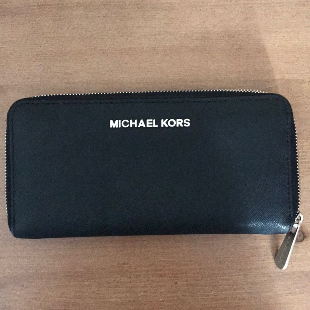 Michael Kors Saffiano Wallet🖤